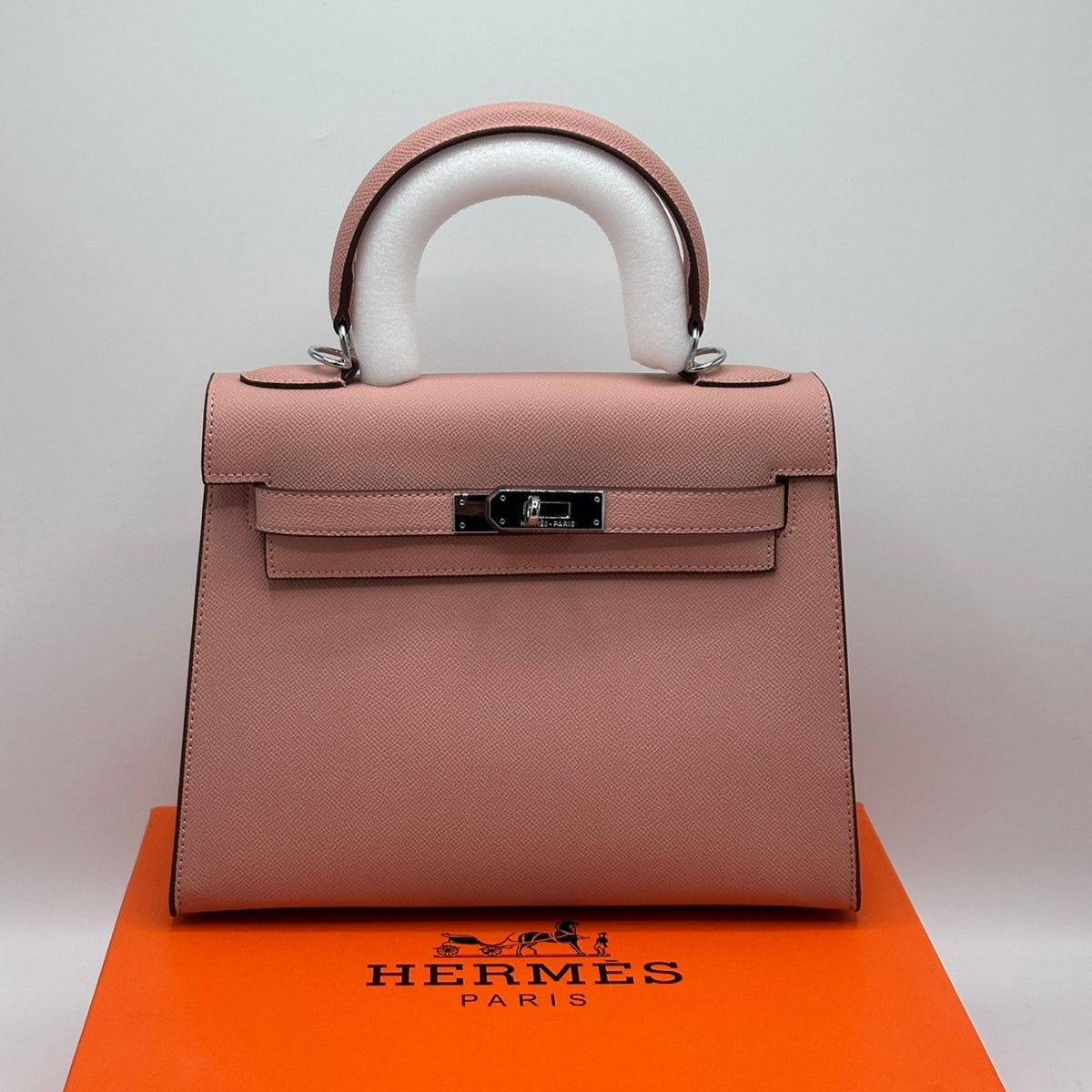 Hermes Kelly Leather Bag | Pink