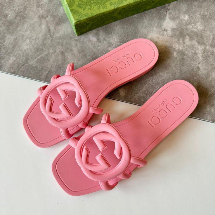 Gucci Interlocking Slides | Pink
